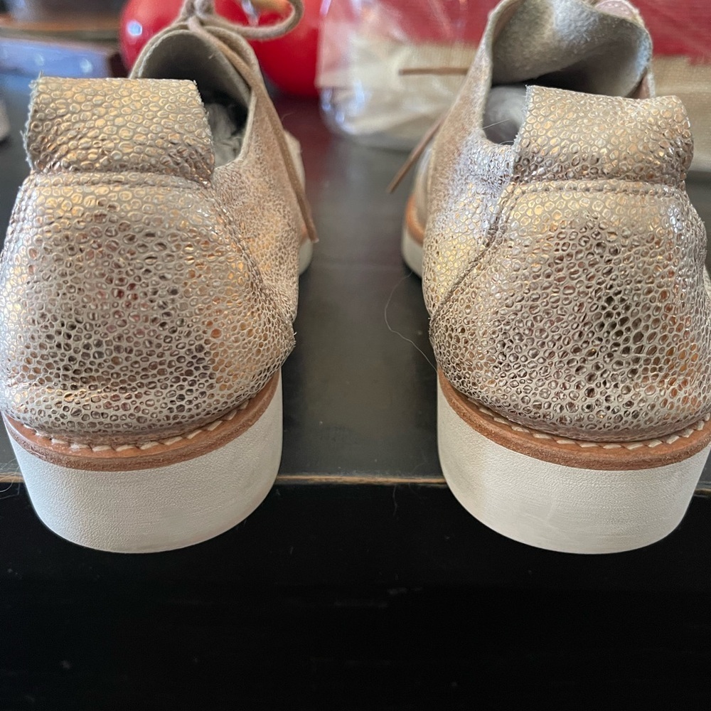 Arche soft pink, beige, gold shimmer leather tie up loafers. Good condition - Picture 4 of 7